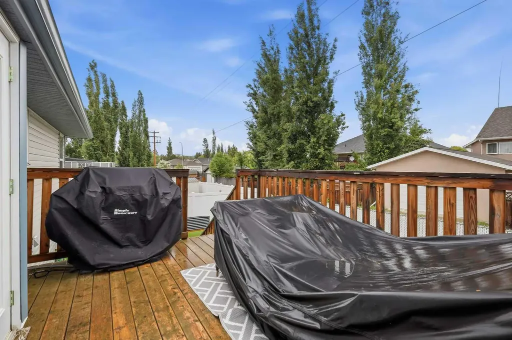 46 Livingston Close Lacombe AB T4L 2J3