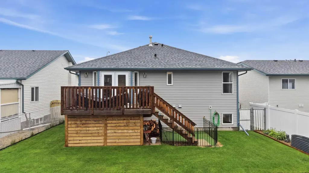 46 Livingston Close Lacombe AB T4L 2J3