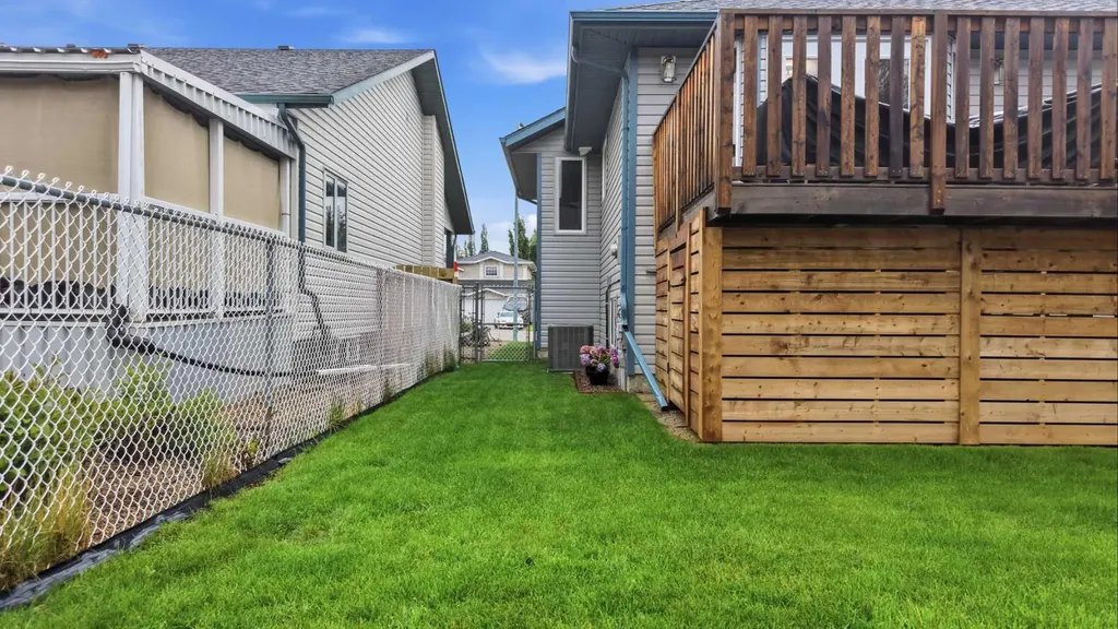 46 Livingston Close Lacombe AB T4L 2J3