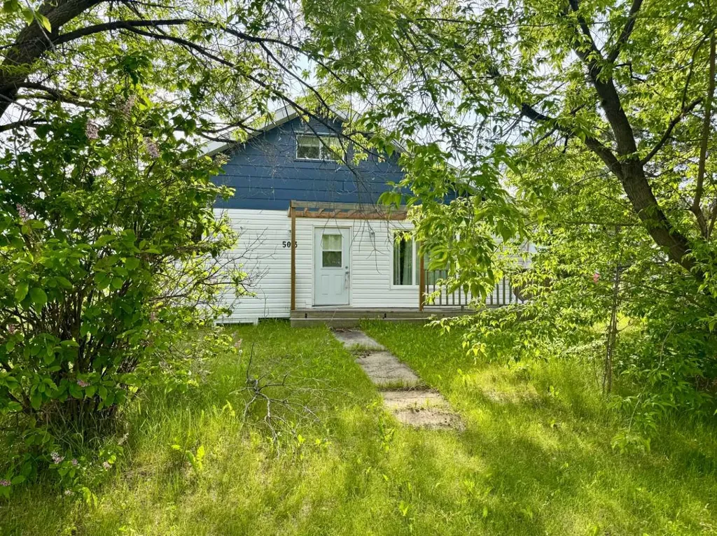5013 4th Street Donnelly AB T0H 1G0