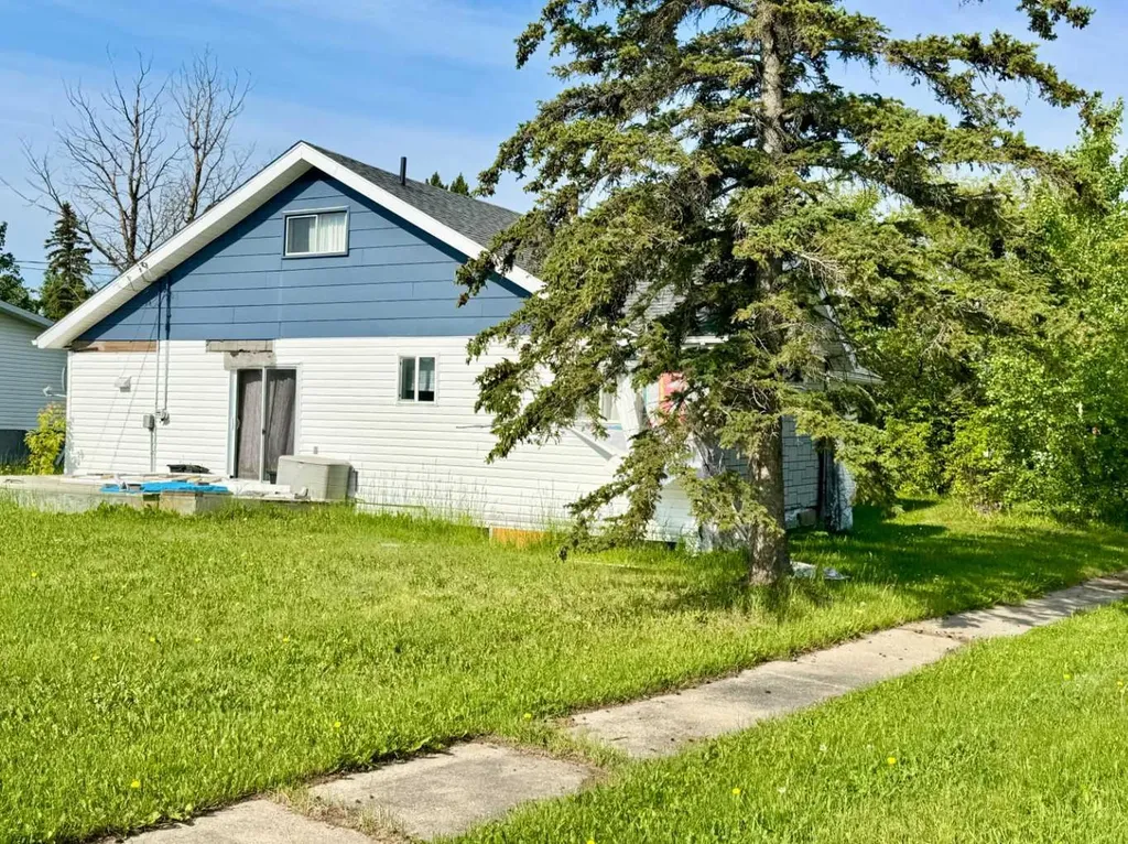 5013 4th Street Donnelly AB T0H 1G0