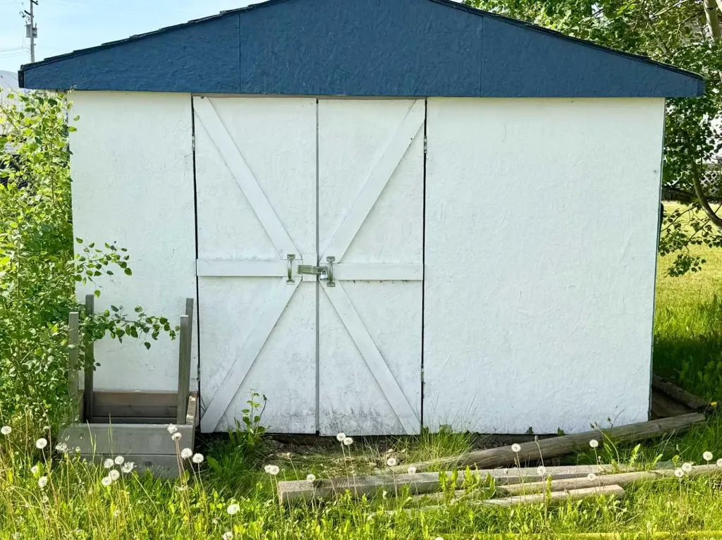 5013 4th Street Donnelly AB T0H 1G0