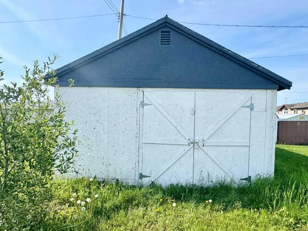 5013 4th Street Donnelly AB T0H 1G0