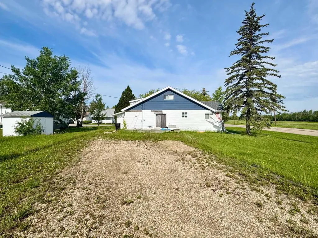 5013 4th Street Donnelly AB T0H 1G0
