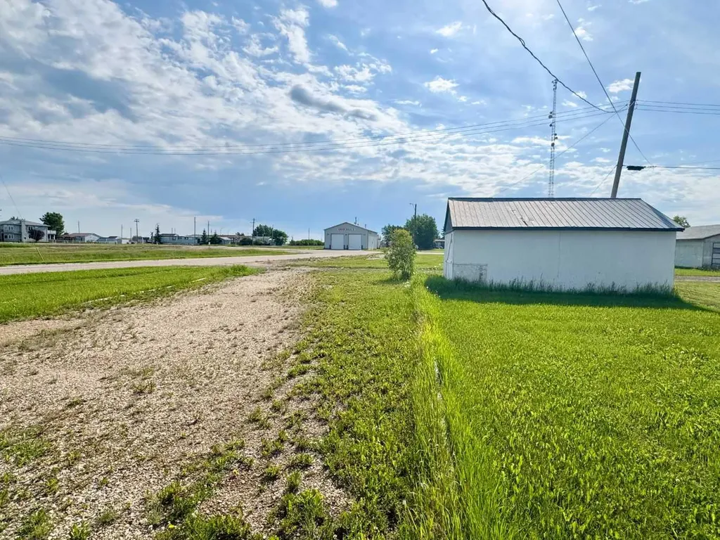 5013 4th Street Donnelly AB T0H 1G0