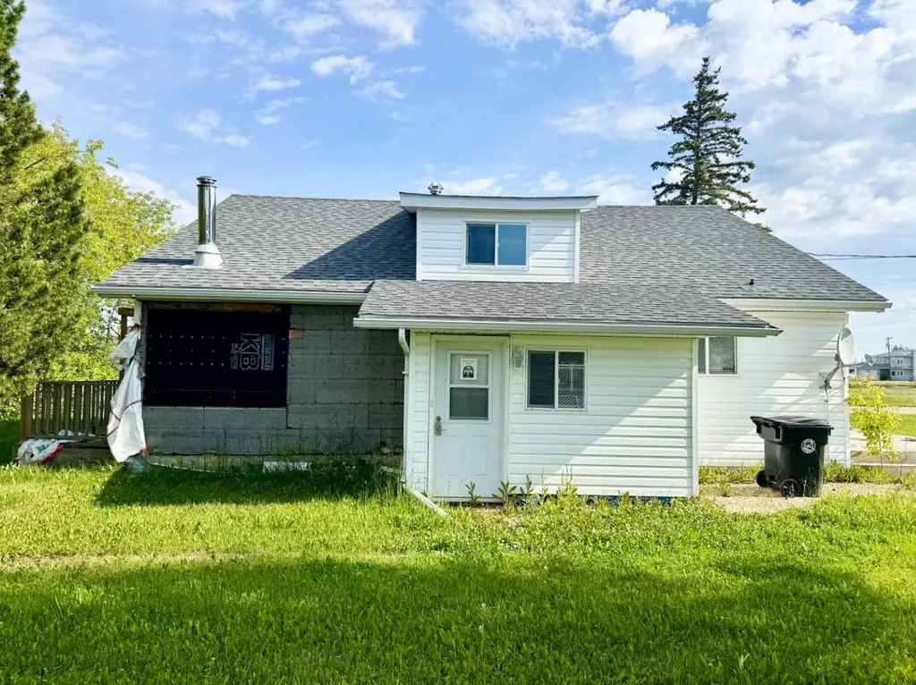 5013 4th Street Donnelly AB T0H 1G0