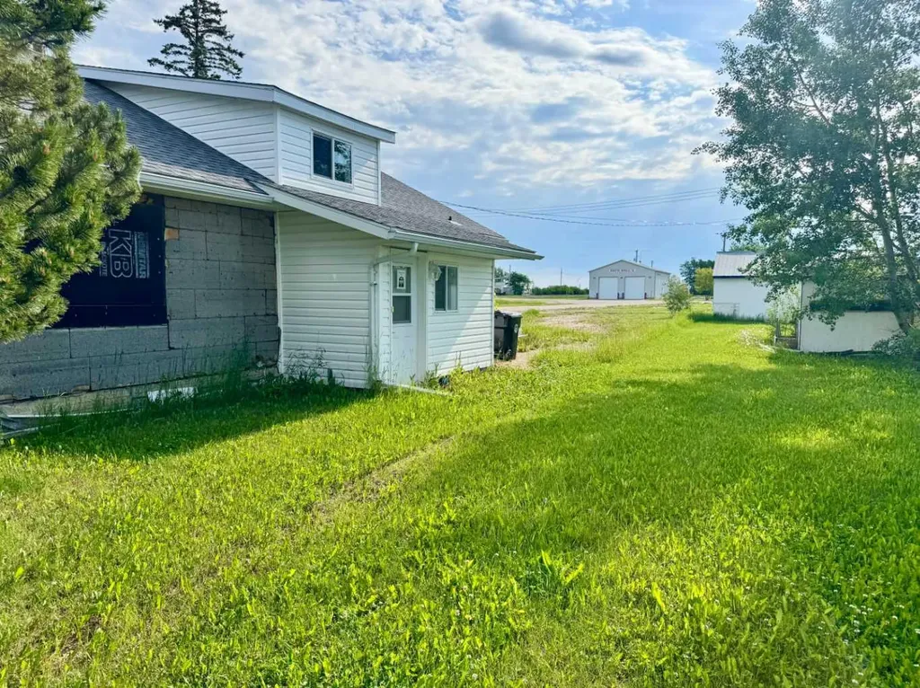 5013 4th Street Donnelly AB T0H 1G0