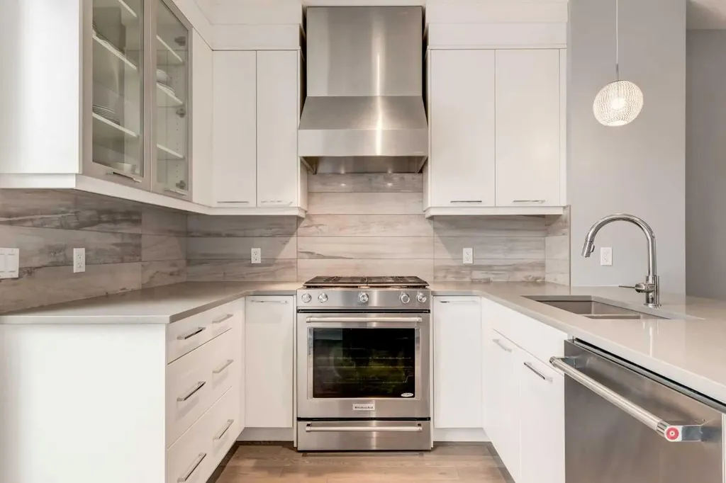112 Burma Star Road SW Calgary AB T3E7Y4