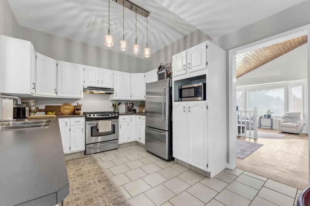 18 Rideau Crescent SE Medicine Hat AB T1B 3X9