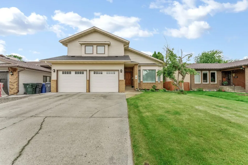 18 Rideau Crescent SE Medicine Hat AB T1B 3X9