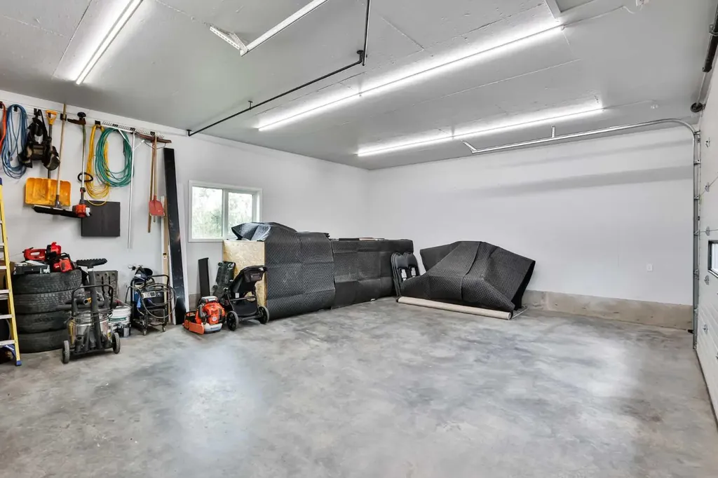 315 55 Avenue Coalhurst AB T0L 0V0