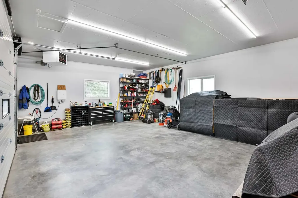 315 55 Avenue Coalhurst AB T0L 0V0