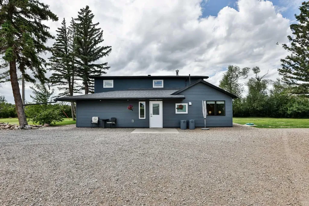 315 55 Avenue Coalhurst AB T0L 0V0