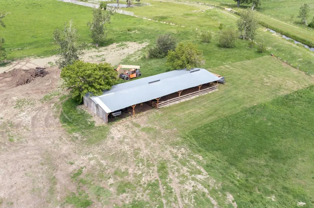 315 55 Avenue Coalhurst AB T0L 0V0