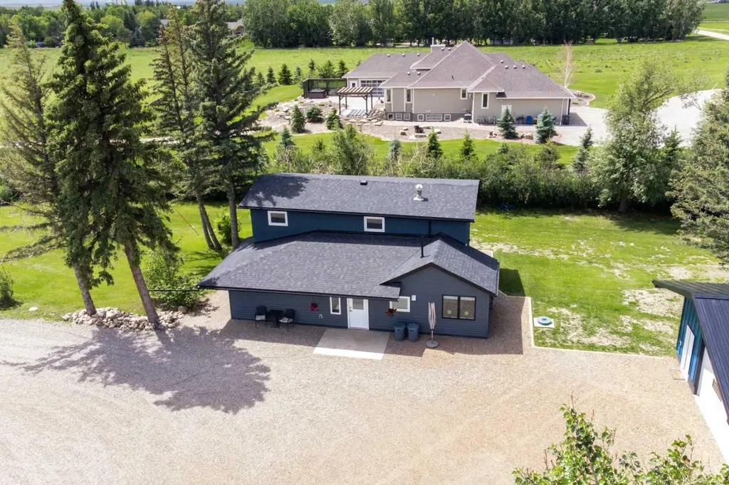 315 55 Avenue Coalhurst AB T0L 0V0