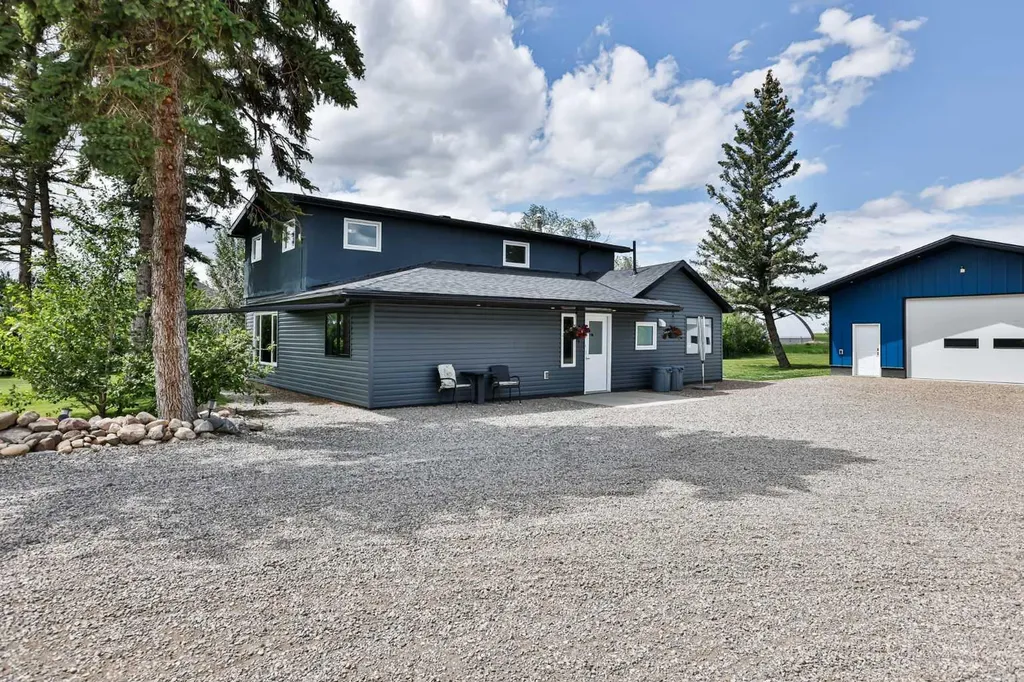 315 55 Avenue Coalhurst AB T0L 0V0