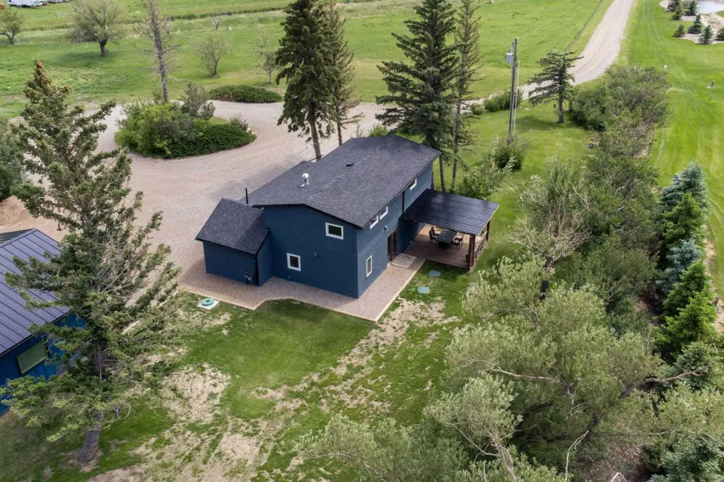 315 55 Avenue Coalhurst AB T0L 0V0