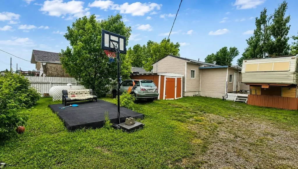214 Gleichen Street Gleichen AB T1P1N0
