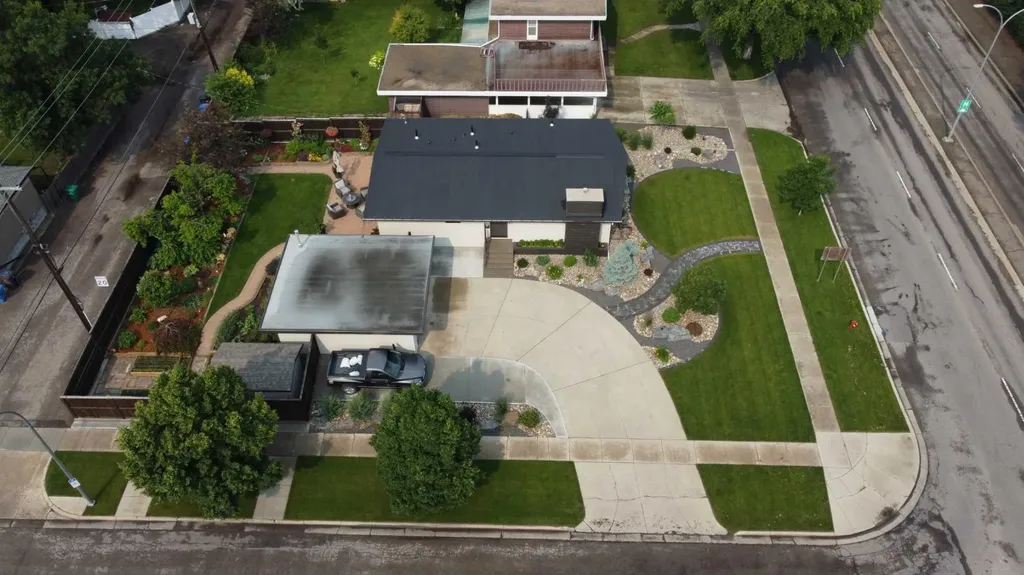 3210 South Parkside Drive S Lethbridge AB T1K 0E2