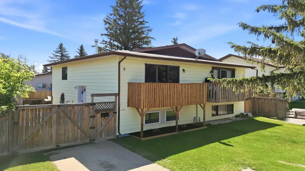 9 Griffiths Avenue Red Deer AB T4P 2K6