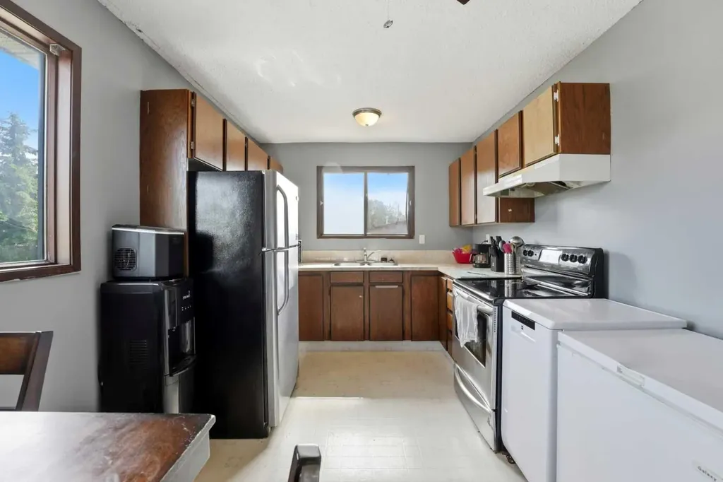 9 Griffiths Avenue Red Deer AB T4P 2K6