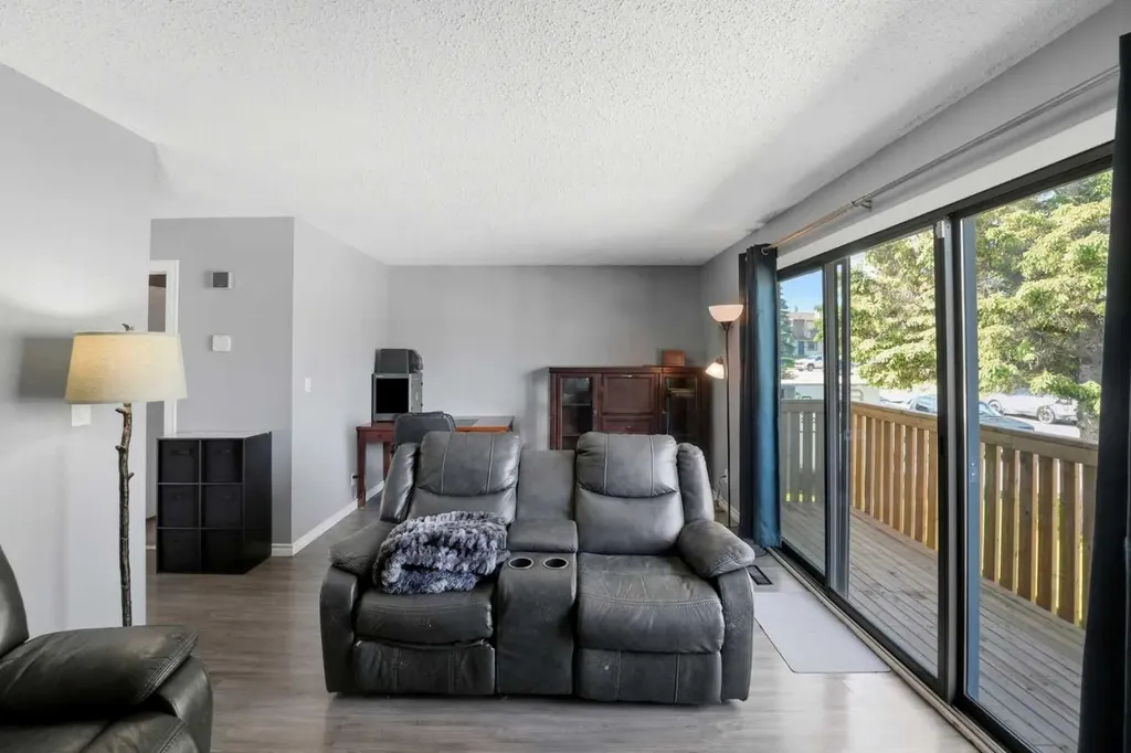 9 Griffiths Avenue Red Deer AB T4P 2K6