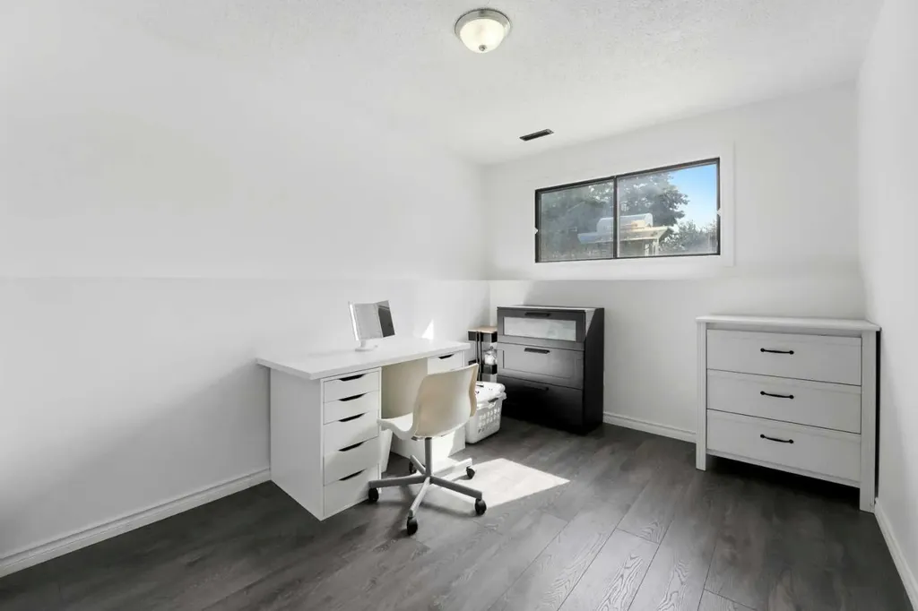9 Griffiths Avenue Red Deer AB T4P 2K6