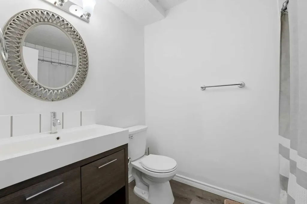 9 Griffiths Avenue Red Deer AB T4P 2K6