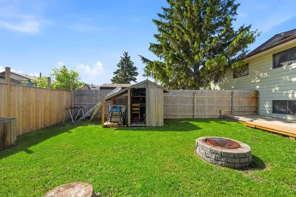 9 Griffiths Avenue Red Deer AB T4P 2K6