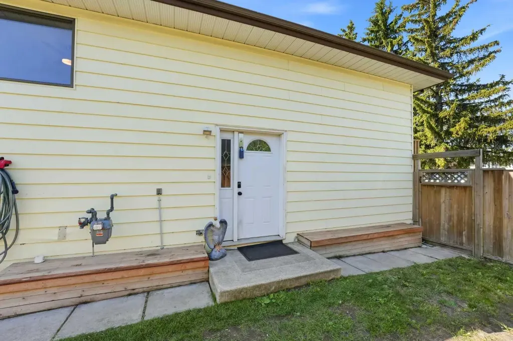 9 Griffiths Avenue Red Deer AB T4P 2K6