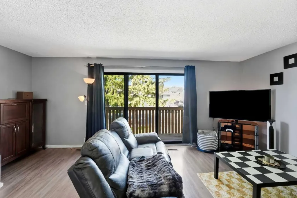 9 Griffiths Avenue Red Deer AB T4P 2K6