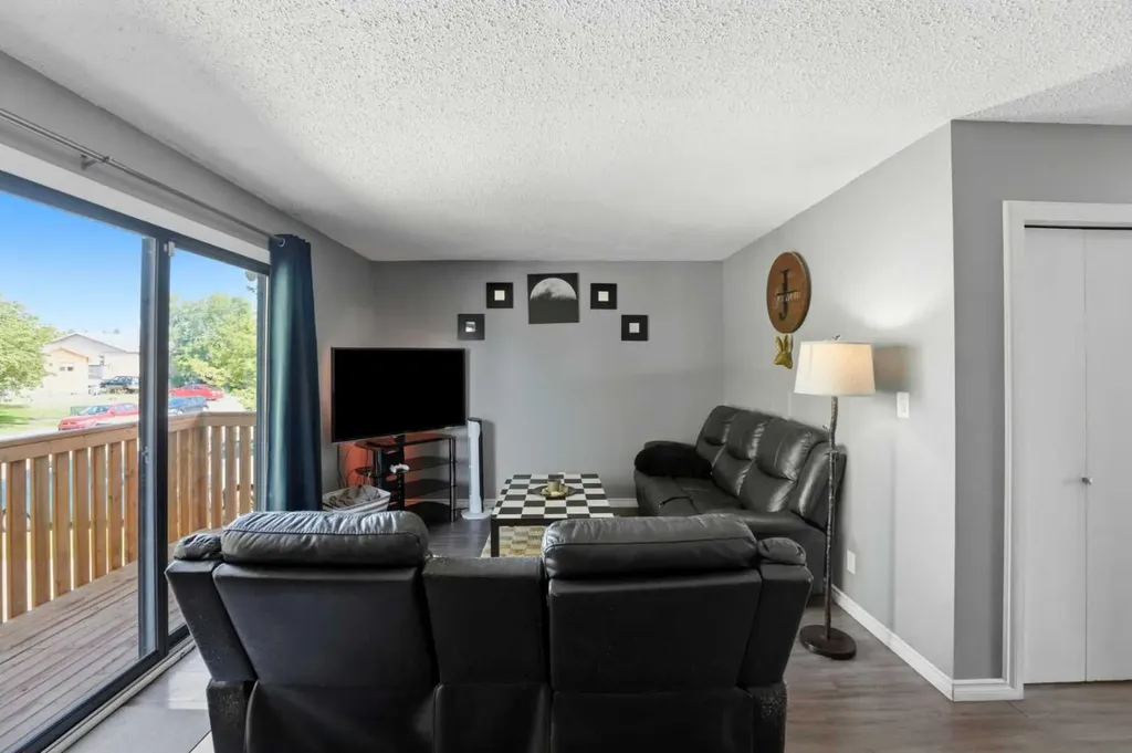 9 Griffiths Avenue Red Deer AB T4P 2K6