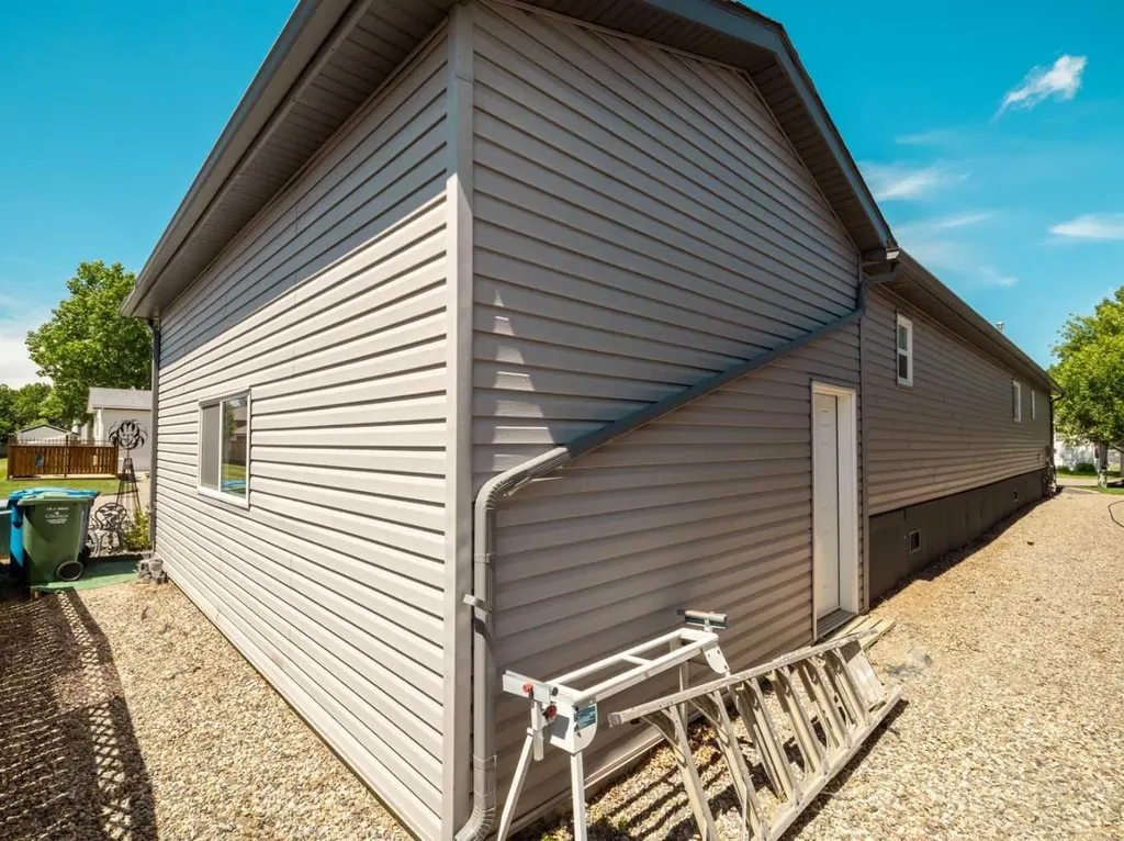 207 Porter Street Coaldale AB T1M 0A7