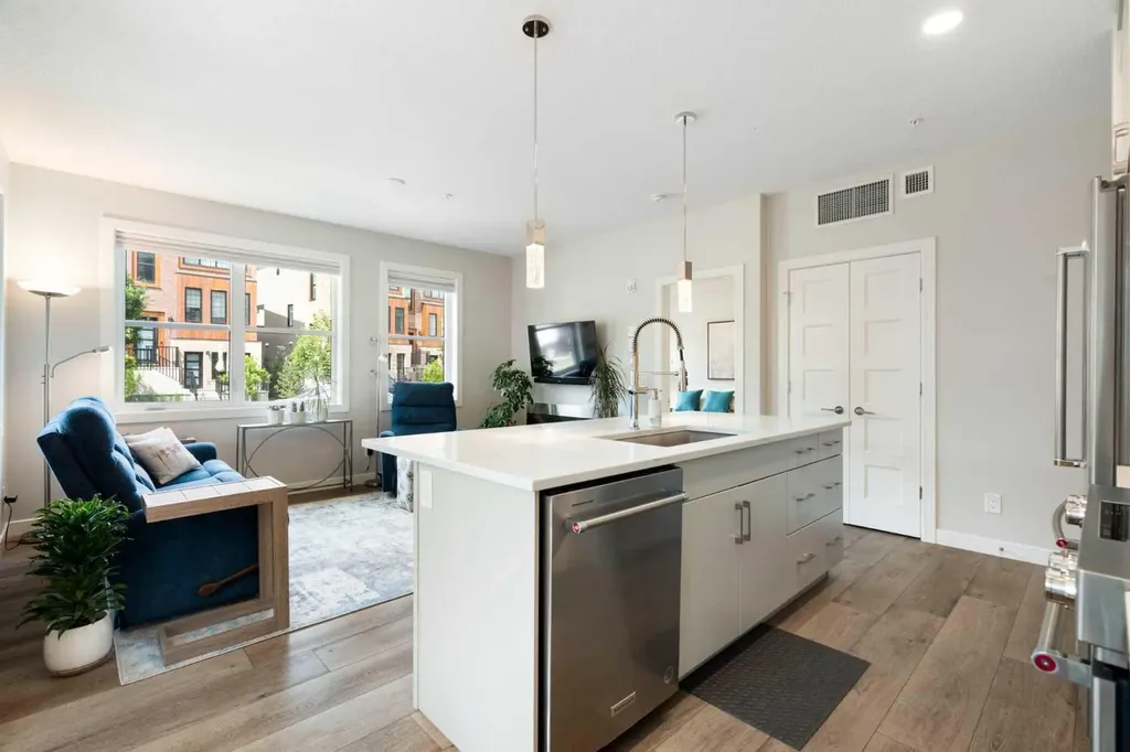80 Greenbriar Place NW Calgary AB T3B 6J4