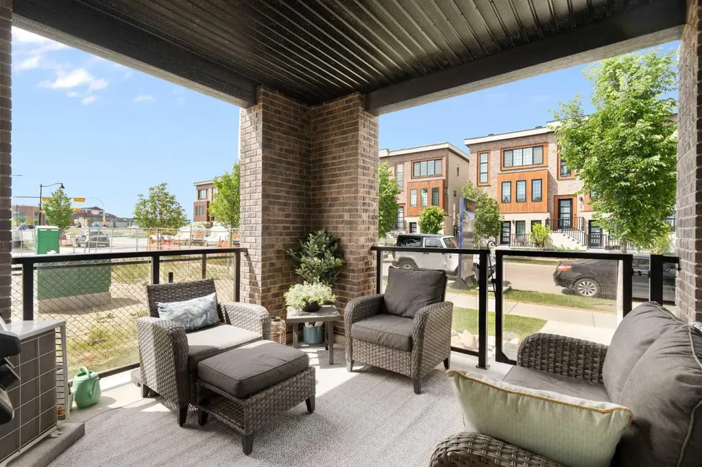 80 Greenbriar Place NW Calgary AB T3B 6J4
