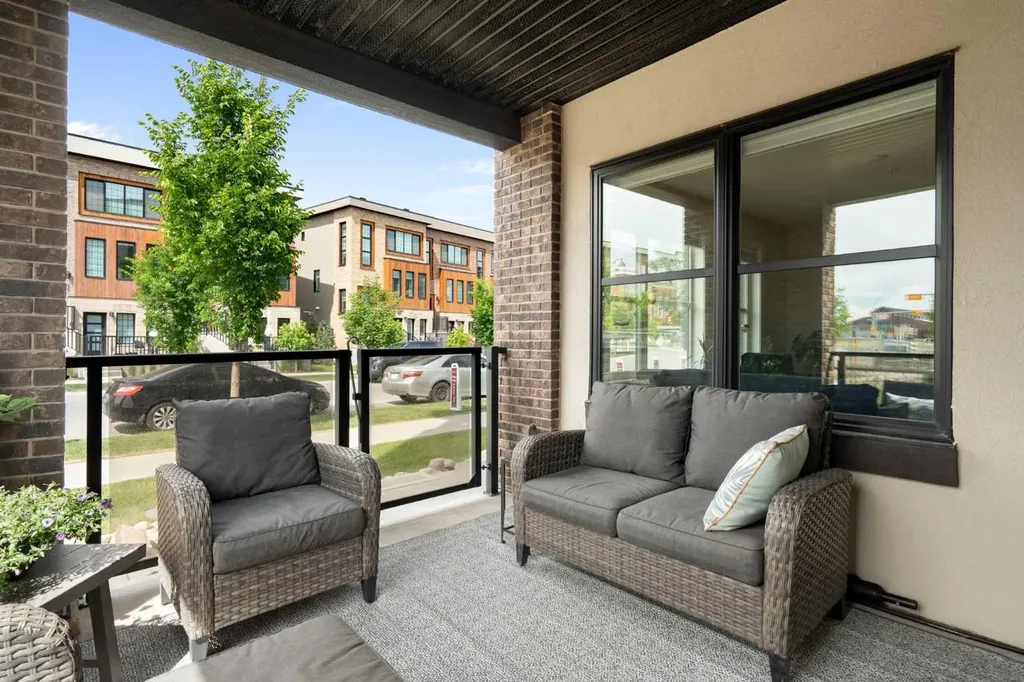 80 Greenbriar Place NW Calgary AB T3B 6J4