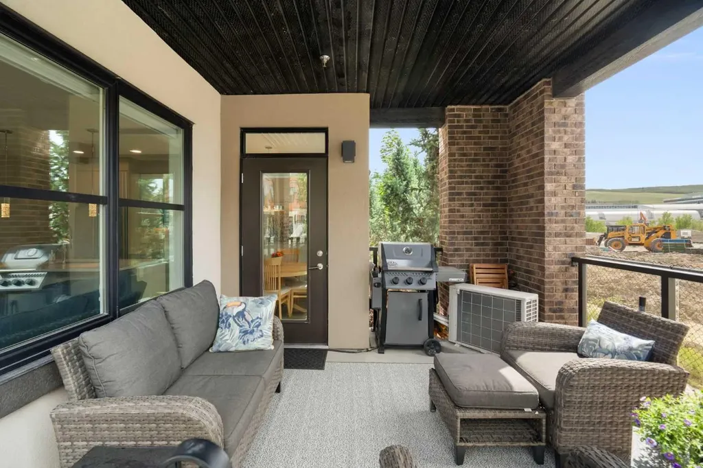 80 Greenbriar Place NW Calgary AB T3B 6J4