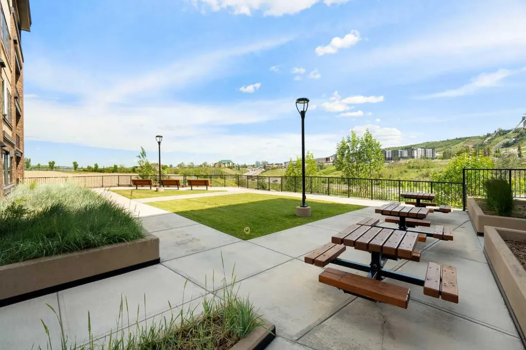 80 Greenbriar Place NW Calgary AB T3B 6J4