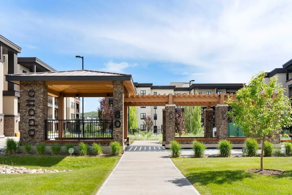 80 Greenbriar Place NW Calgary AB T3B 6J4