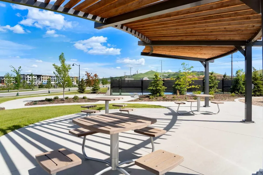 80 Greenbriar Place NW Calgary AB T3B 6J4