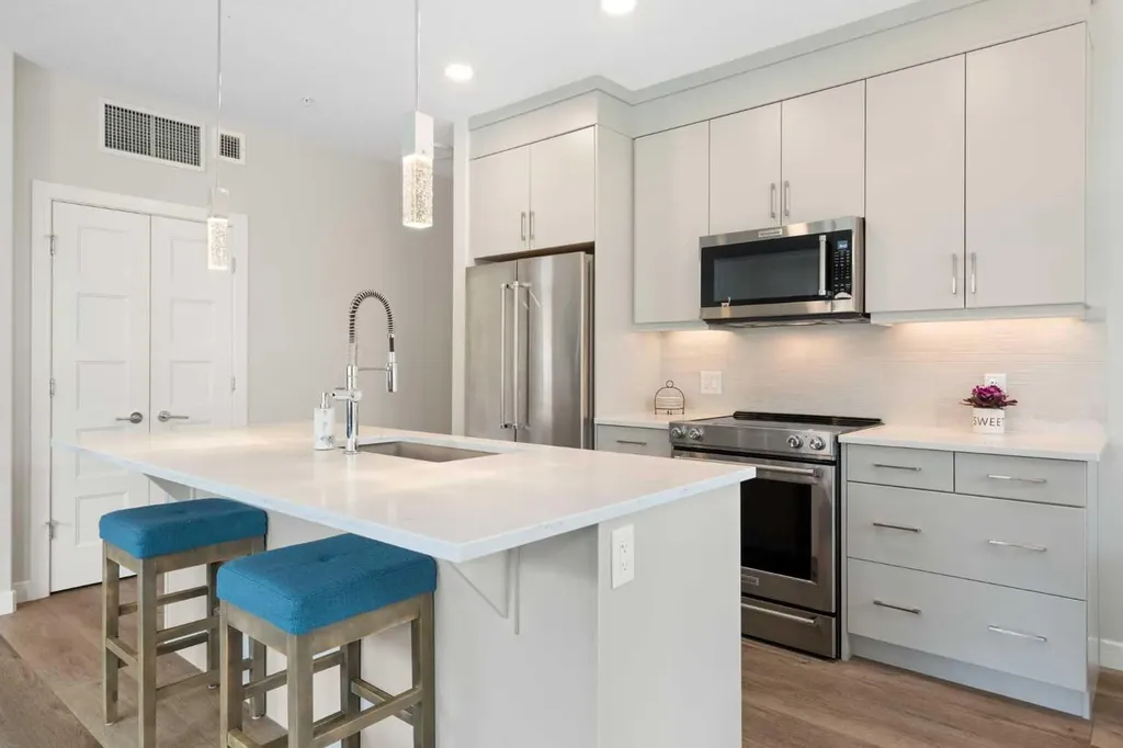 80 Greenbriar Place NW Calgary AB T3B 6J4