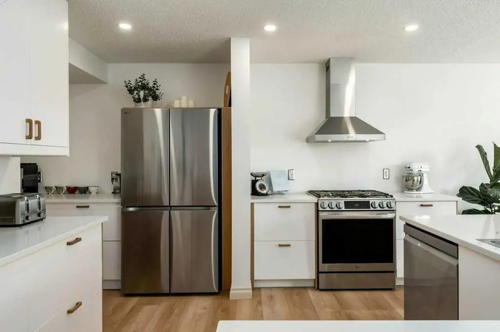 131 Westmount Hill Okotoks AB T1S 0E1
