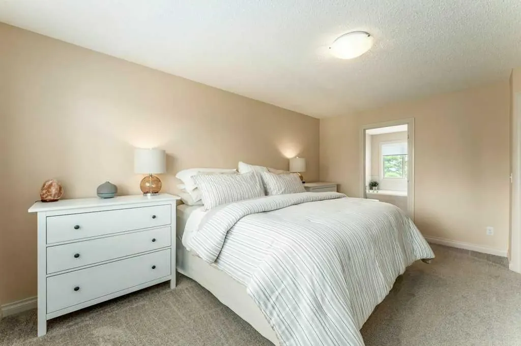 131 Westmount Hill Okotoks AB T1S 0E1
