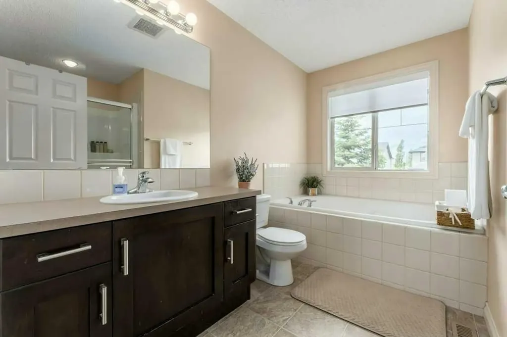 131 Westmount Hill Okotoks AB T1S 0E1