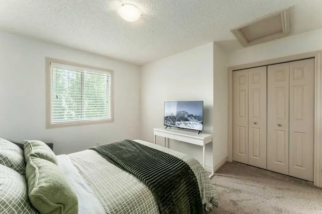 131 Westmount Hill Okotoks AB T1S 0E1