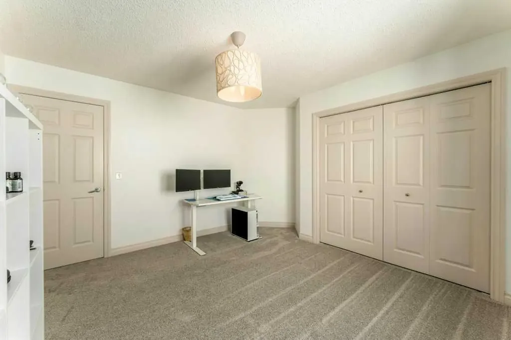 131 Westmount Hill Okotoks AB T1S 0E1