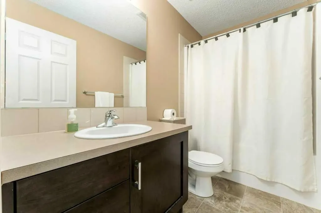 131 Westmount Hill Okotoks AB T1S 0E1