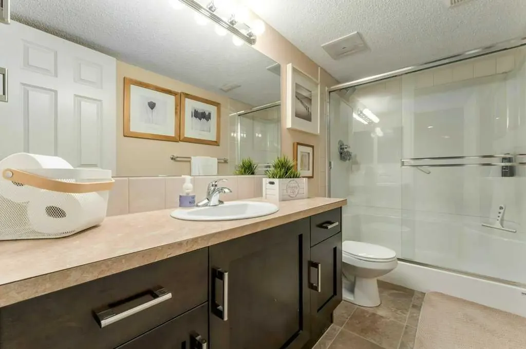 131 Westmount Hill Okotoks AB T1S 0E1