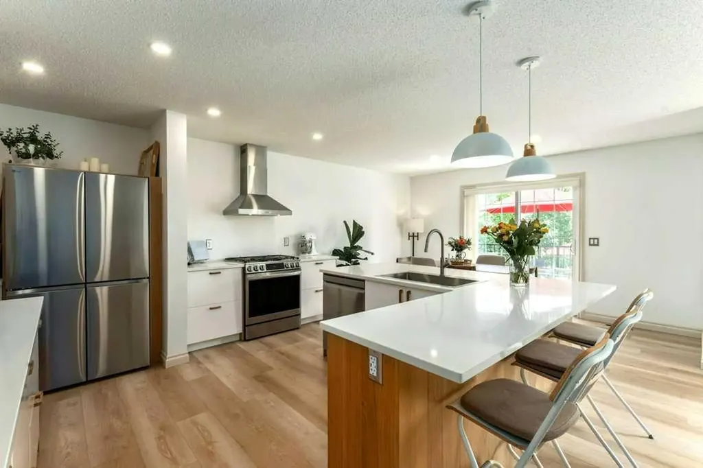 131 Westmount Hill Okotoks AB T1S 0E1