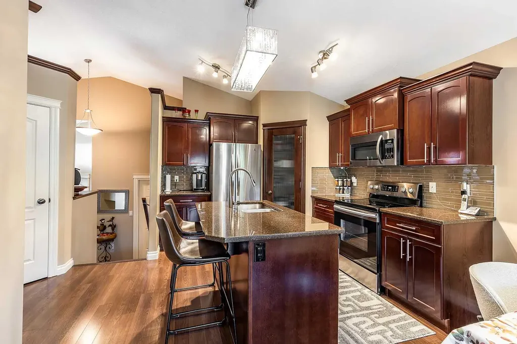 604 Vista Drive SE Medicine Hat AB T1B 0N1